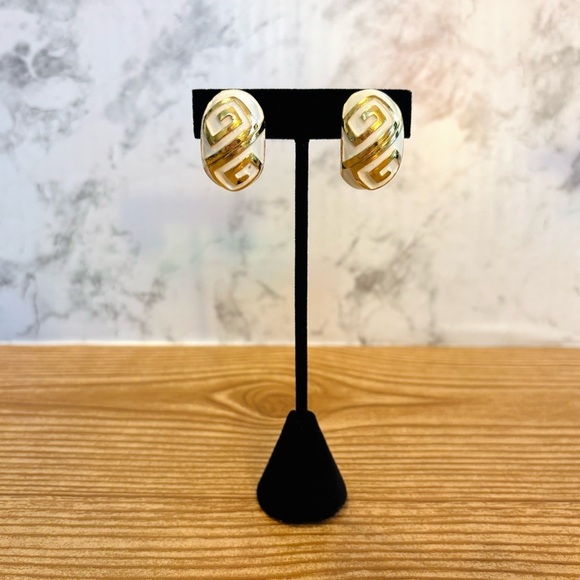 Mimi Di N Signed Vintage 1974 Gold Tone and White Enamel Clip On Earrings - Picture 2 of 9